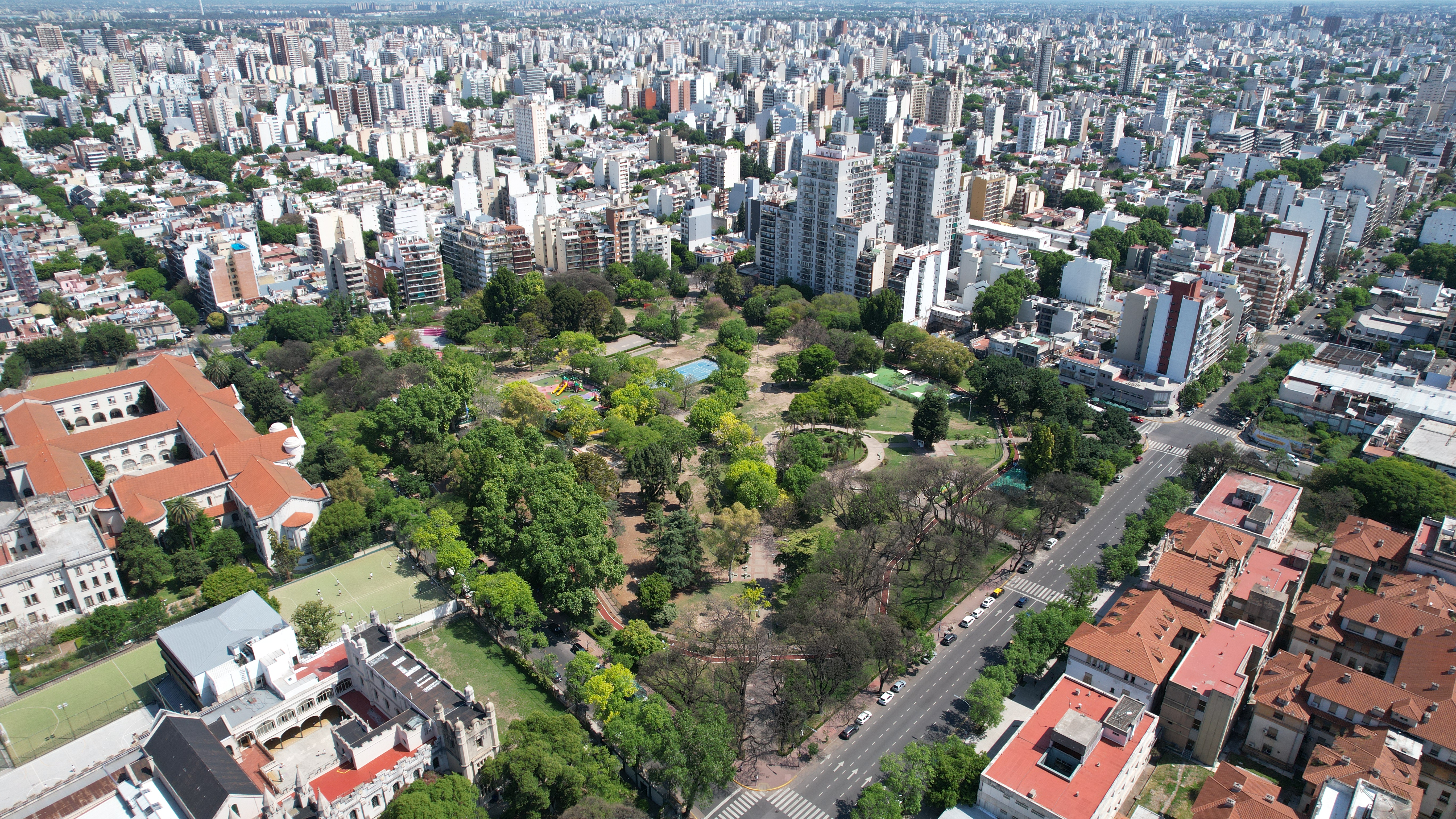 Vista aérea de espacios verdes de la Comuna 6